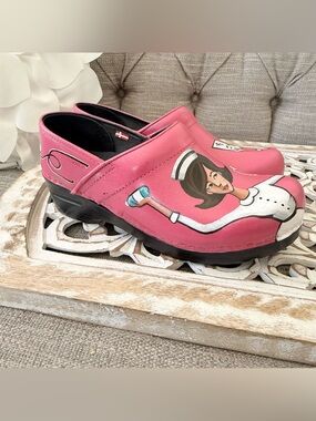 Sanitas By Dansko Hand painted RN Nurse Clogs Shoes NEW women’s 39 8.5